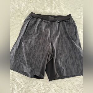 Lululemon men’s digital camo shorts sz S Small‎